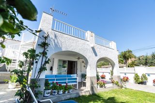 Chalet  Calle paris. Encantador chalet independiente a unos pasos de la playa