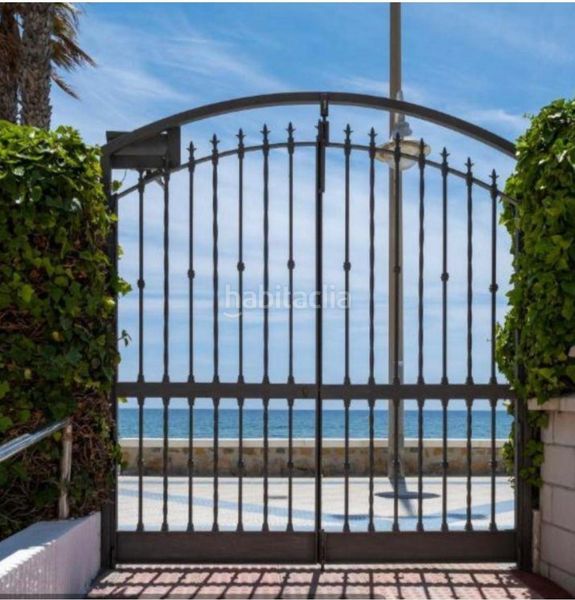 Foto 699a61be-6bb1-4476-aed0-63779806d9ab. Alquiler apartamento en avenida andalucía 36 apartamento de alquiler en primera línea de playa, mezquitilla en Algarrobo Costa
