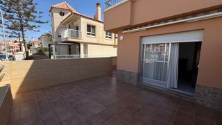 Casa aparellada a Calabardina. Se vende casa adosada a ochenta metros de la playa de calabardin