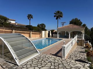 Chalet en La Pedrera-Vessanes. ?? villa on 2 plots in dénia – pool, sauna and development poten