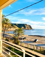 Miete Appartement in Montañar-El Arenal. Spectacular seafront penthouse for rent temporary on the mediter