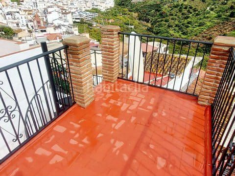Foto 4ab4cb7b-02ee-47d8-81dd-62ed65fec237. Casa adossada a calle valencia 17 a Torrox pueblo Torrox