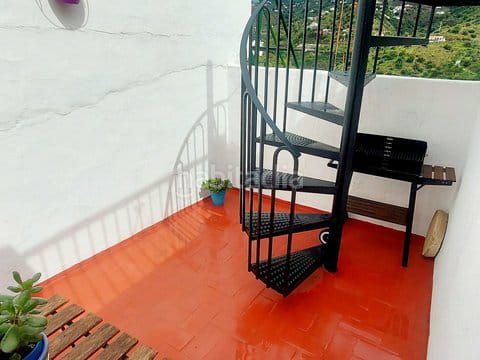 Foto 6b7e7ac6-ff45-4ba5-a7fa-ab00b7777f78. Casa adossada a calle valencia 17 a Torrox pueblo Torrox