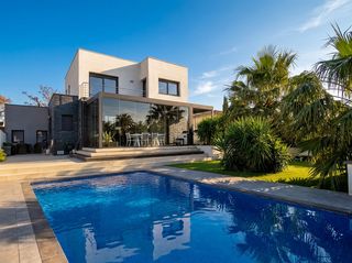 Casa a Francolí - Freser - Noguera. Villa contemporánea renovada con amarre privado y piscina – ubic