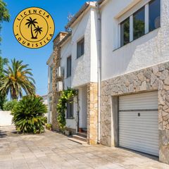 Casa en Montgr�. Casa grande con licencia de alquiler � empuriabrava, barrio de m