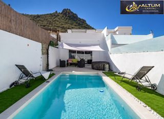 Chalet  Calle castilla. Una villa donde el lujo no se explica… se vive