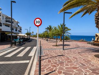 Flat  Avenida reina sofía. **a pocos metros del mar. en el corazón de playa san juan. y con
