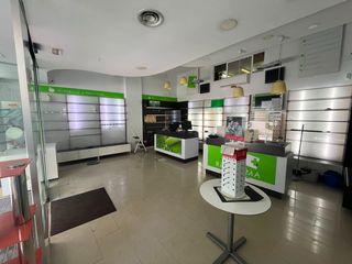Lloguer Local Comercial a Avinguda del port 310. Local comercial de 105 m² en avenida del port | gran escaparate