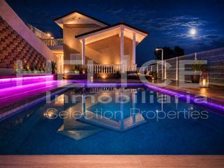 Chalet en Cumbres de Calicanto. Chalet reformado junto a urb. el bosque