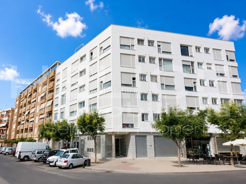 Foto 42f6a9be-cfac-4a7d-ae10-e696600a9f76. Flat with parking in Alaquàs