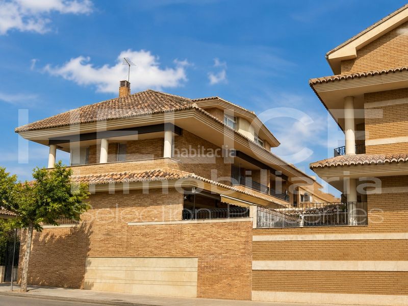 Foto 1a3f3507-8186-4d83-8232-ba26e591bb1b. Chalet casa de lujo con ascensor y garaje en Sedaví