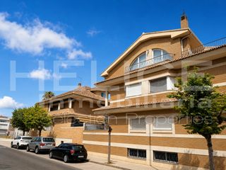 Chalet  Carrer de les germanies. Casa de lujo con ascensor y garaje