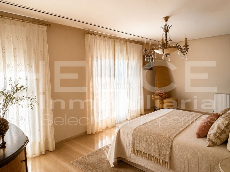 Foto 7f22668c-bd38-4392-af01-745075b39e40. Chalet casa de lujo con ascensor y garaje en Sedaví