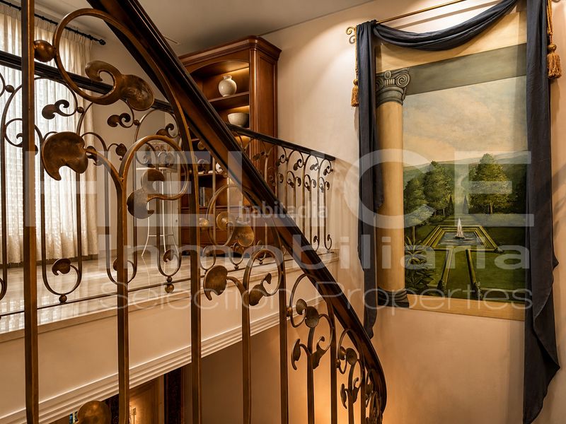 Foto bbe8cef6-96d0-4f6d-ac72-25eb9d9ad27a. Chalet casa de lujo con ascensor y garaje en Sedaví