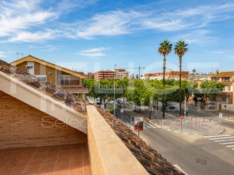 Foto dc8a4a9d-2870-4599-b63b-1a8da910dbd5. Chalet casa de lujo con ascensor y garaje en Sedaví