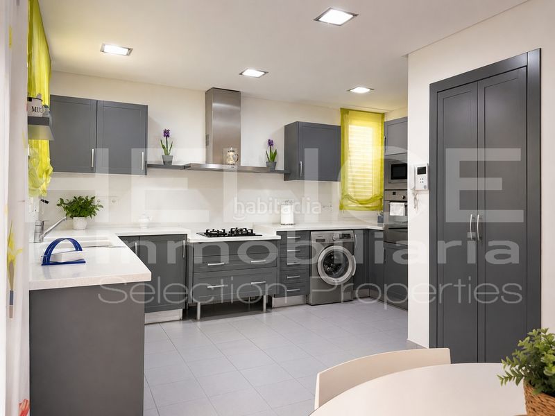 Foto f80c343f-6354-4078-8056-4b227de38eb3. Chalet casa de lujo con ascensor y garaje en Sedaví