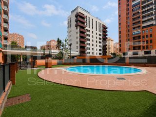 Flat in Calle juan ribera berenguer 5. Luz, amplitud y vistas despejadas en una novena planta con pisci