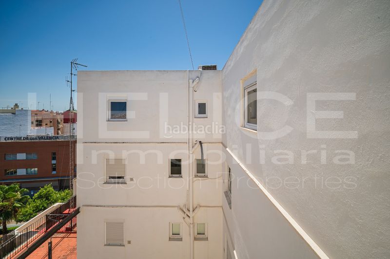 Foto b1658ea3-de9c-4054-89f7-87d5827b2ee5. Àtic amb calefacció a Barrio Benicalap Valencia