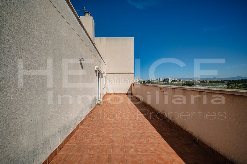 Foto 589c2ed6-323a-43e0-945f-deb1af6e039e. Àtic amb calefacció aparcament piscina a Valterna Paterna