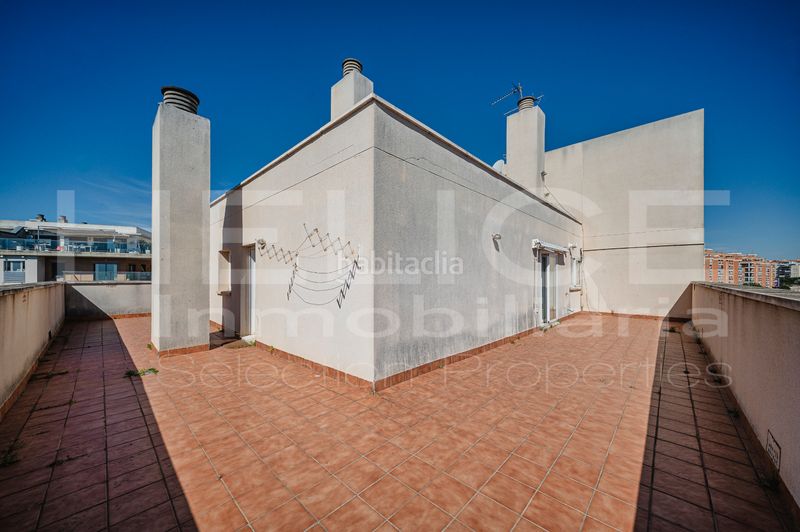 Foto eda3a00f-589a-46f3-ac1e-86e8bc442d04. Àtic amb calefacció aparcament piscina a Valterna Paterna