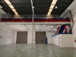 Lloguer Nau industrial a Porceyo. Nave en alquiler en polígono de roces
