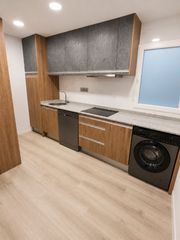 Location Appartement  Paseo begoña. Alquiler de piso exterior de 3 habitaciones con ascensor y 2 bañ