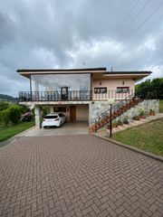 Chalet in Deva. Chalet independiente de 1500m² a 15 min de gijón