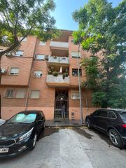 Pis a Calle de las lomas 13. Piso en planta baja con piscina comunitaria y orientación sur en