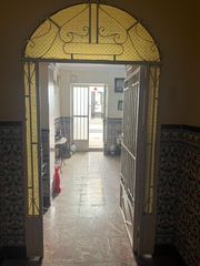 Casa adossada  Calle cuestezuela 9. Casa adosada de 300m², en el corazón del pueblo, a medio reforma