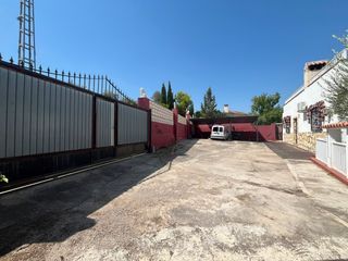 Xalet en N/a. Chalet en buen estado en pozuela, ja�n