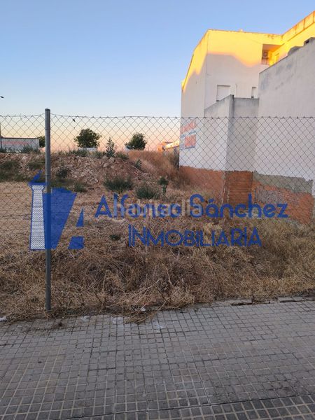 Foto e8d95718-44b4-49de-97a8-f173409d6b21. Terreny residencial a Almendralejo