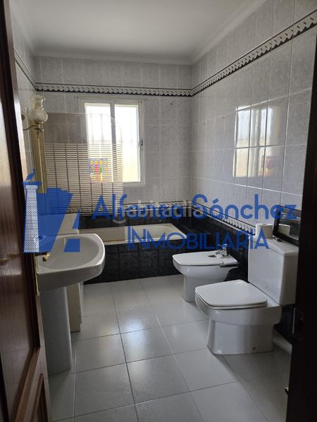 Foto db9a1547-f5aa-4093-a36e-0ebee69087e9. Pis amb aparcament a Almendralejo