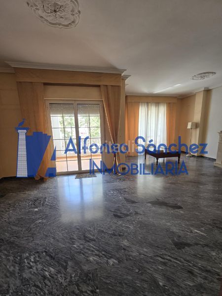 Foto fc8ec34a-5c68-40c8-aae9-8c3acb9a3744. Pis amb aparcament a Almendralejo