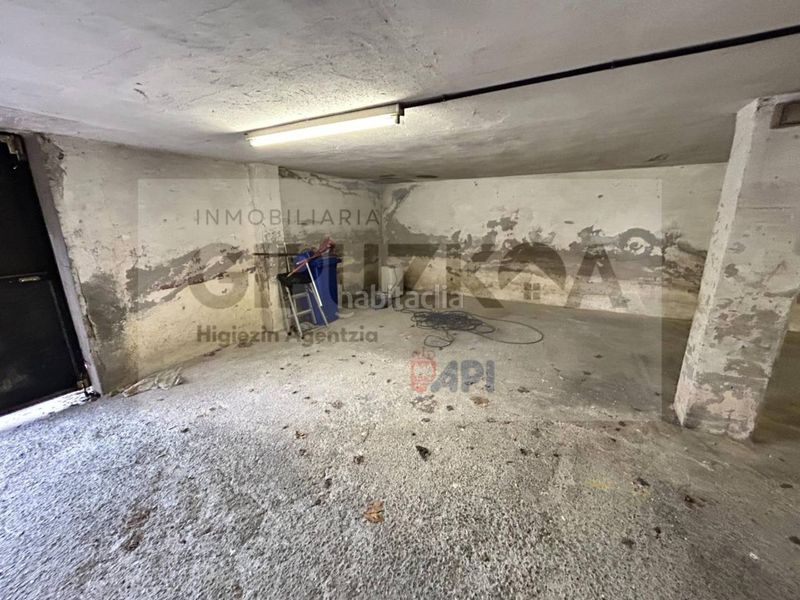 Foto b7282d22-d089-451c-83d5-92b1e3253108. Aparcament cotxe a Astigarraga