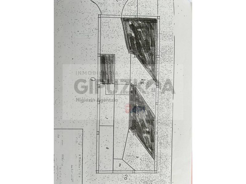 Foto d320964b-3dee-44a7-b865-a08f5242304b. Aparcament cotxe a Astigarraga