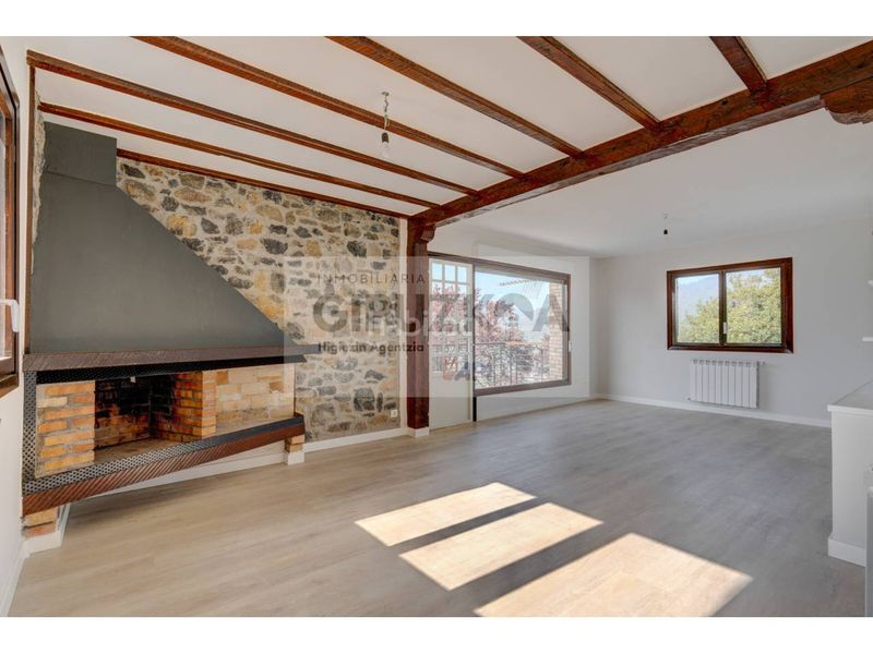 Foto 01239cbd-ca12-4d0d-87ba-cbf61c90c2c2. Casa amb calefacció aparcament piscina a Tolosa
