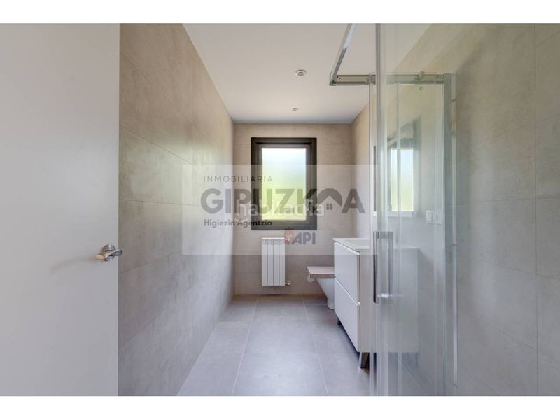Foto 0719d2b0-dff1-4234-87f5-e839734dd722. Casa amb calefacció aparcament piscina a Tolosa