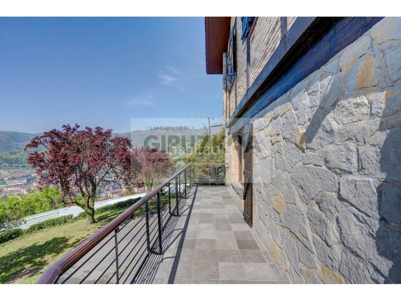 Foto 5911754d-99e8-45df-a476-eb4579e9f0e3. Casa amb calefacció aparcament piscina a Tolosa