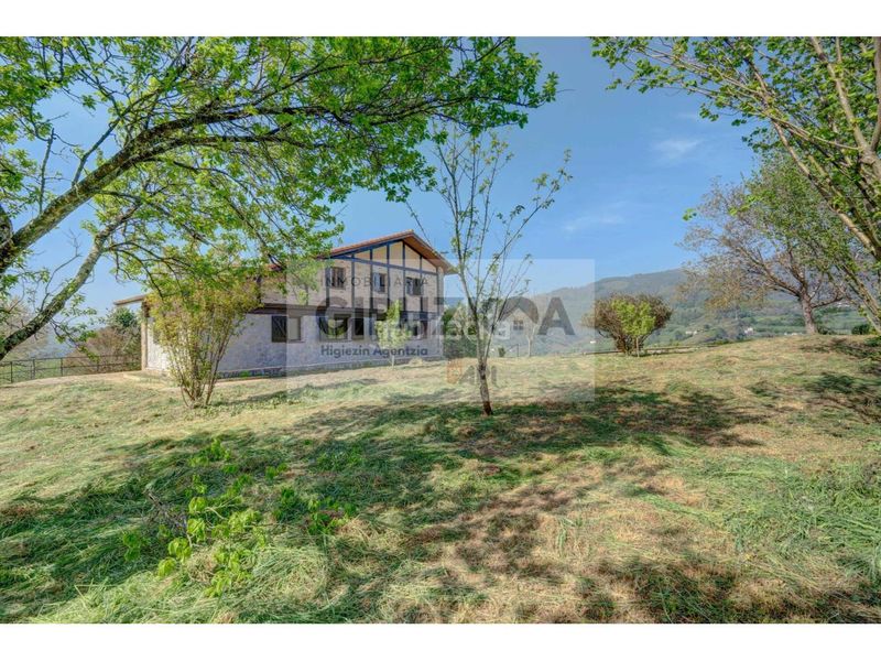 Foto 8f88ac01-7490-4470-87f5-c6501c6ec1c5. Casa amb calefacció aparcament piscina a Tolosa