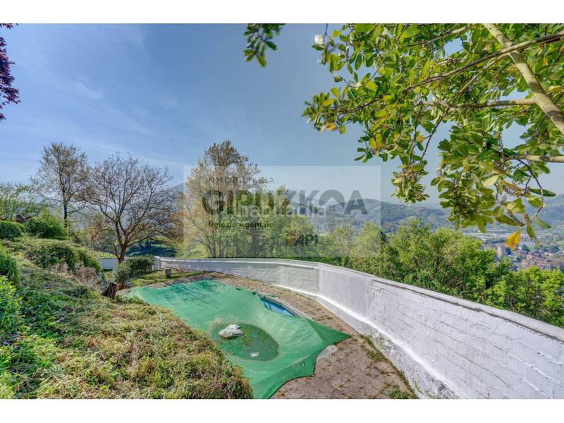 Foto 94a071b0-c743-411b-a2b8-7ee6d5fd65f4. Casa amb calefacció aparcament piscina a Tolosa