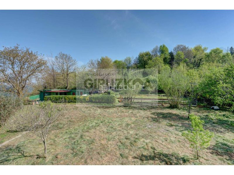 Foto a2bf95fc-2ace-4073-bf3c-138aff96c6a5. Casa amb calefacció aparcament piscina a Tolosa