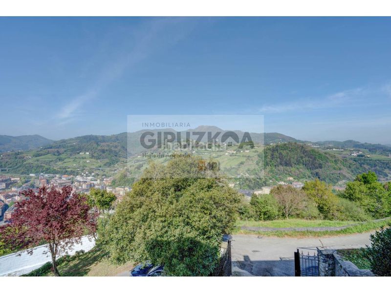 Foto b559411e-5428-4243-ae1d-971c2a00a03a. Casa amb calefacció aparcament piscina a Tolosa