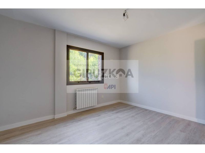 Foto b5f1c904-a94b-4390-89a8-cbafd252928e. Casa amb calefacció aparcament piscina a Tolosa