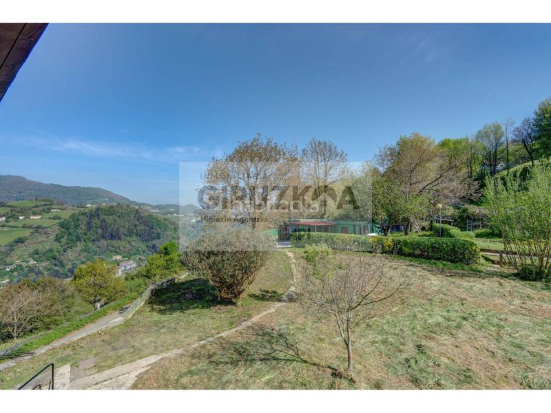Foto be2392f2-94e9-4f7b-91a1-416acda43183. Casa amb calefacció aparcament piscina a Tolosa