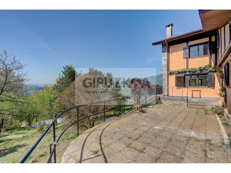 Foto bf909d78-753f-44fa-893f-05c4343f8516. Casa amb calefacció aparcament piscina a Tolosa
