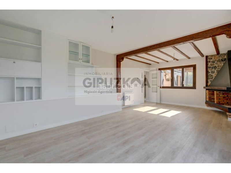 Foto c18173bf-58af-444c-94b1-f8baa7ae85fc. Casa amb calefacció aparcament piscina a Tolosa