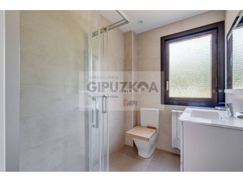 Foto d29f7ac9-becb-4098-9420-86a2ecf85bb2. Casa amb calefacció aparcament piscina a Tolosa