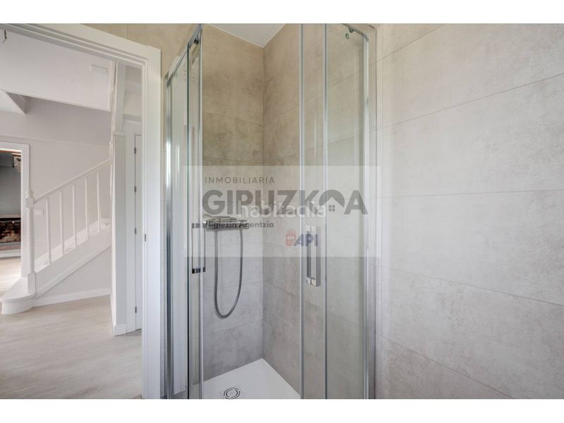 Foto e262fd55-6fcf-4a1c-84a4-021a1b980e9d. Casa amb calefacció aparcament piscina a Tolosa