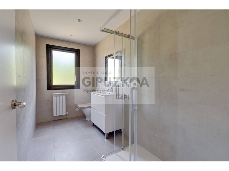 Foto e2d3109e-c492-4e97-8534-9a0487f1fc91. Casa amb calefacció aparcament piscina a Tolosa