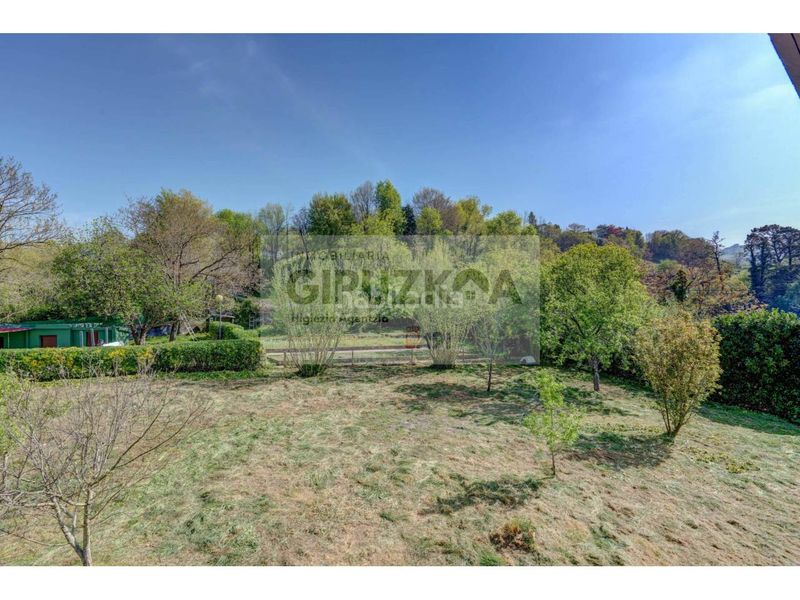 Foto f0663891-8ac8-45a4-8a33-80b0f8082e0a. Casa amb calefacció aparcament piscina a Tolosa